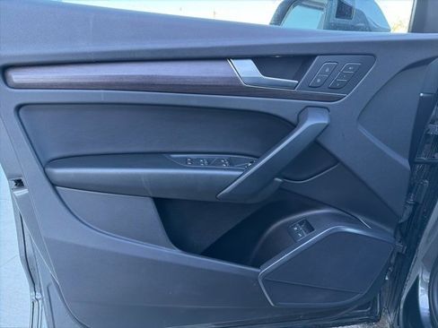 Used 2022 Audi Q5 e Premium w/ Convenience Package image 21