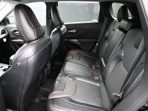 Used 2022 Jeep Cherokee Latitude Lux w/ Sun & Sound Group AWD/4WD image 12
