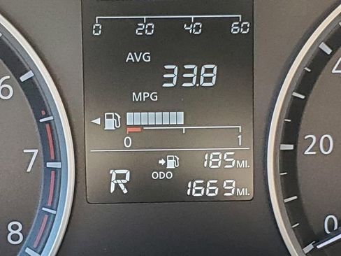 Certified 2025 Nissan Kicks Play S image 31