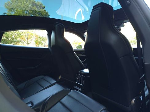 Used 2023 Porsche Taycan image 19