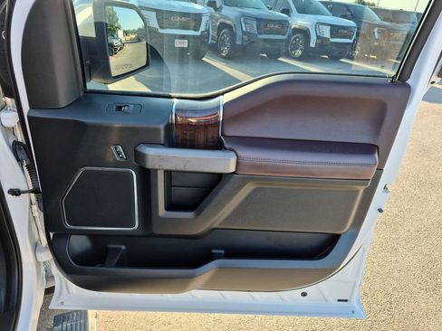 Used 2015 Ford F150 Platinum w/ Equipment Group 701A Luxury AWD/4WD image 38