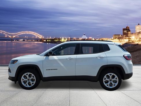 Used 2026 Jeep Compass Latitude AWD/4WD image 2