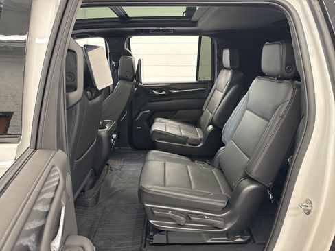 Used 2024 GMC Yukon XL Denali w/ Advanced Technology Package image 44