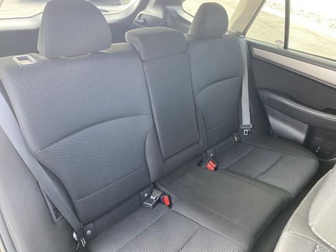 Used 2017 Subaru Outback 2.5i Premium image 18