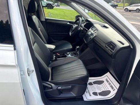 Used 2023 Volkswagen Tiguan SE w/ Panoramic Sunroof Package AWD/4WD image 16