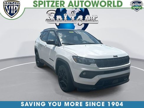 Used 2023 Jeep Compass Latitude w/ Sun and Sound Group AWD/4WD image 2