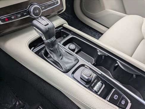 Used 2019 Volvo XC90 T6 Momentum w/ Advanced Package AWD/4WD image 13