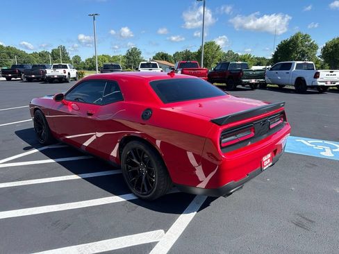 Used 2016 Dodge Challenger SRT Hellcat RWD image 6