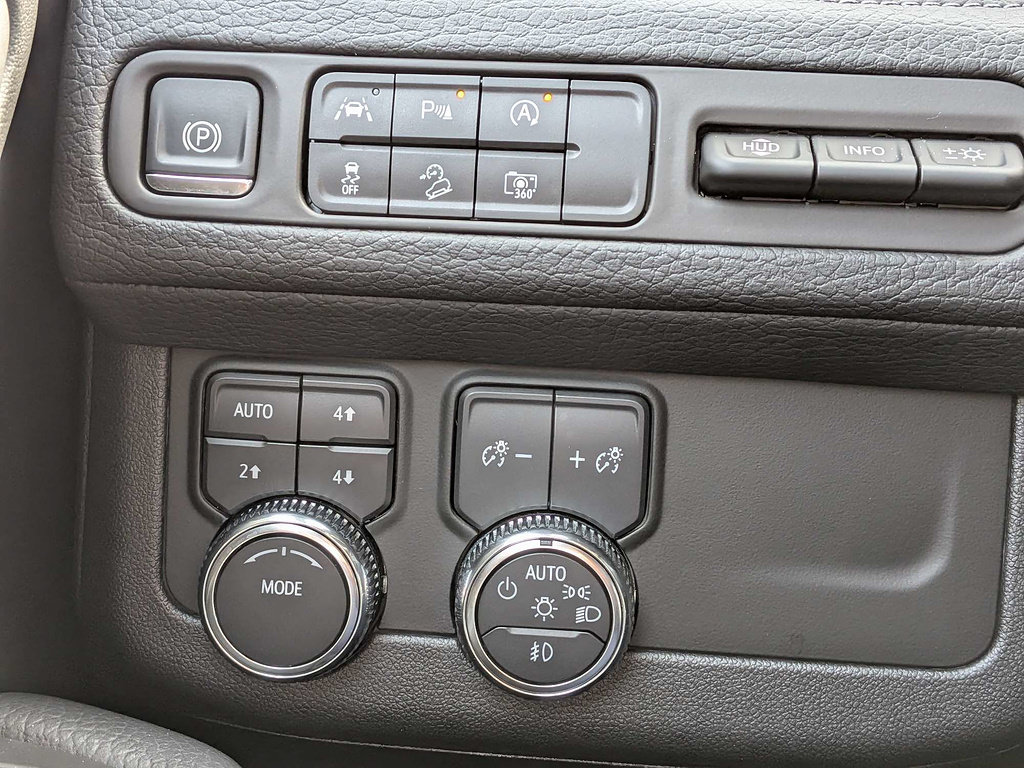 Used 2024 GMC Yukon Denali AWD/4WD image 28