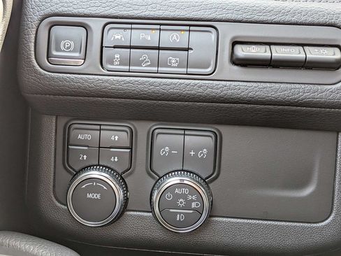 Used 2024 GMC Yukon Denali AWD/4WD image 28