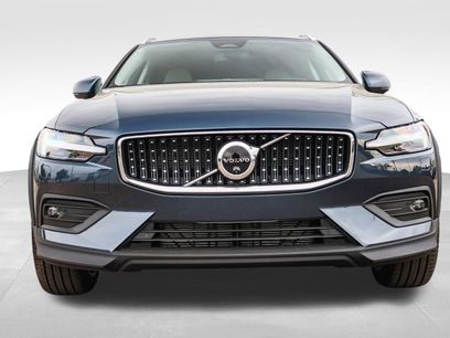 New 2026 Volvo V60 B5 Cross Country Plus w/ Climate Package