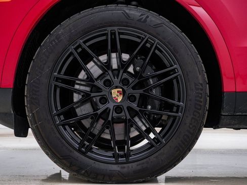 Certified 2024 Porsche Cayenne image 13