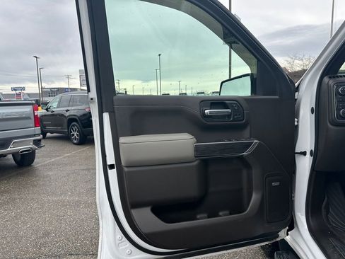 Used 2021 Chevrolet Silverado 1500 LTZ w/ LTZ Premium Package AWD/4WD image 18