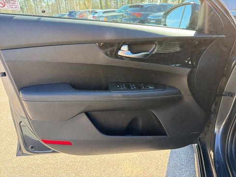 Used 2023 Kia Forte GT-Line w/ GT-Line Premium Package image 12