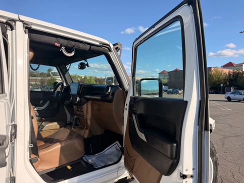 Used 2016 Jeep Wrangler Unlimited Sahara w/ Connectivity Group image 45