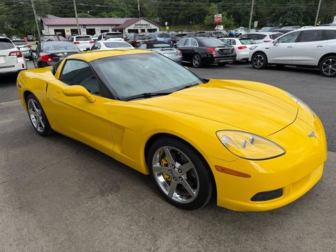 Used 2006 Chevrolet Corvette Coupe w/ Preferred Equipment Group RWD image 6