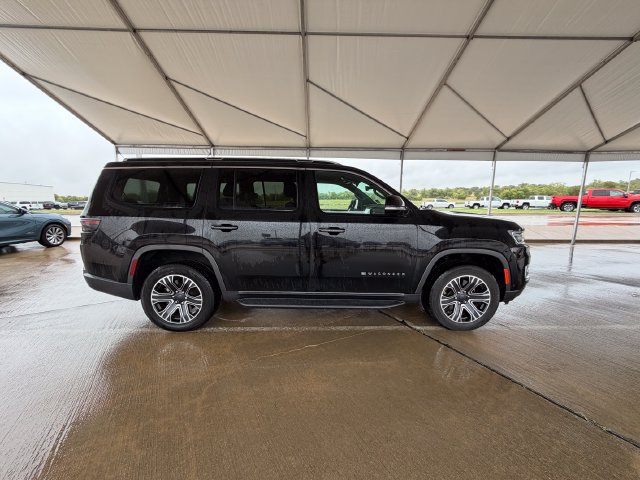 Used 2022 Jeep Wagoneer Series III AWD/4WD image 2
