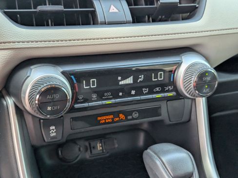 Used 2019 Toyota RAV4 XLE FWD image 28
