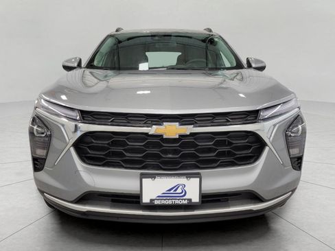 Used 2025 Chevrolet Trax LT w/ LT Convenience Package image 14