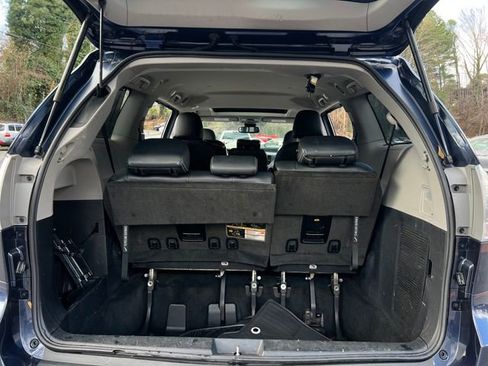 Used 2018 Toyota Sienna SE image 26