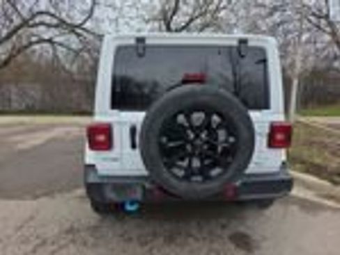 Used 2022 Jeep Wrangler Unlimited Sahara w/ Cold Weather Group AWD/4WD image 11