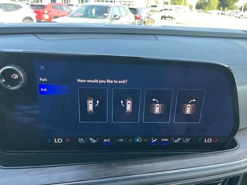 Used 2025 Chevrolet Suburban Premier RWD image 29