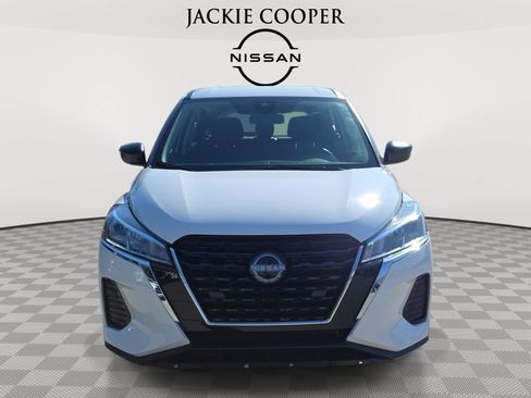 Certified 2025 Nissan Kicks Play S FWD image 2