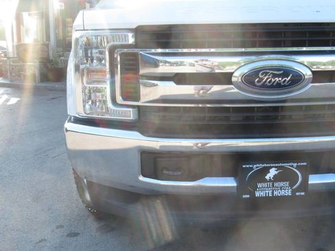 Used 2017 Ford F250 XLT AWD/4WD image 3