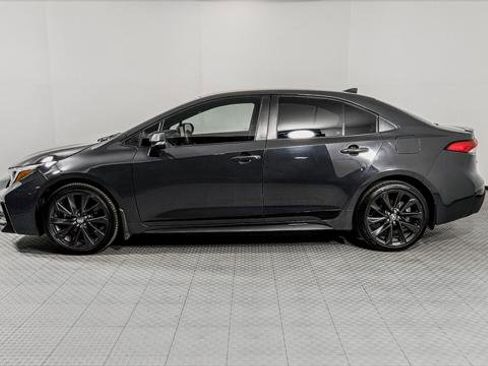 Used 2024 Toyota Corolla SE FWD image 3