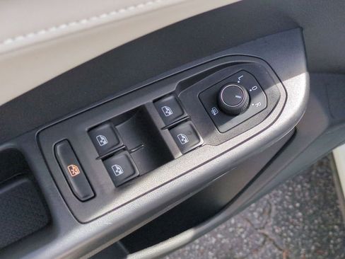 Used 2025 Volkswagen Taos SE AWD/4WD image 13