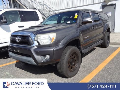 Used 2014 Toyota Tacoma PreRunner w/ TRD Sport Package RWD image 3