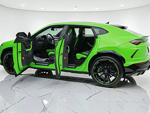 Used 2021 Lamborghini Urus AWD/4WD image 5