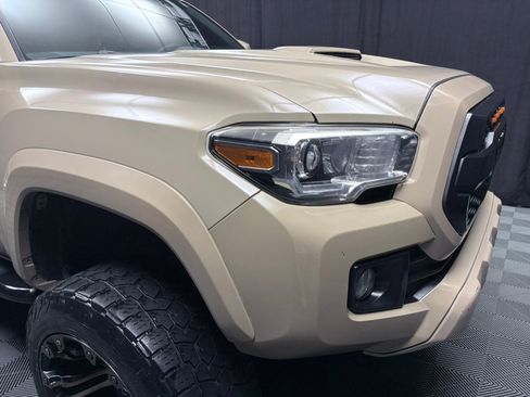Used 2017 Toyota Tacoma TRD Sport w/ Tow Package (A/T) AWD/4WD image 11