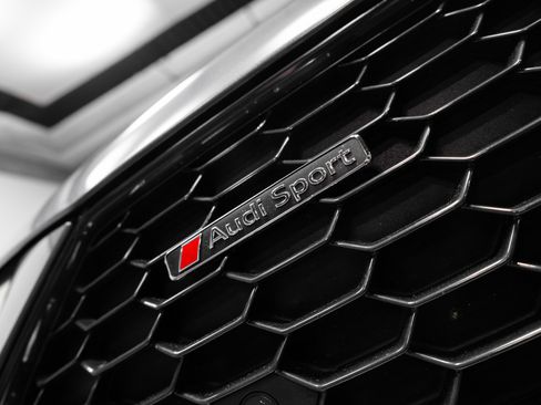 Used 2018 Audi R8 V10 w/ Premium Package image 38