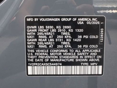 Used 2025 Volkswagen Atlas SEL Premium R-Line image 11