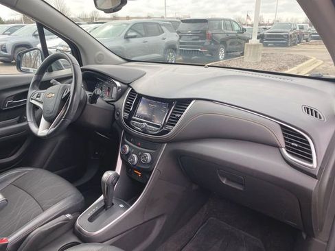 Used 2022 Chevrolet Trax LT w/ LT Convenience Package image 26