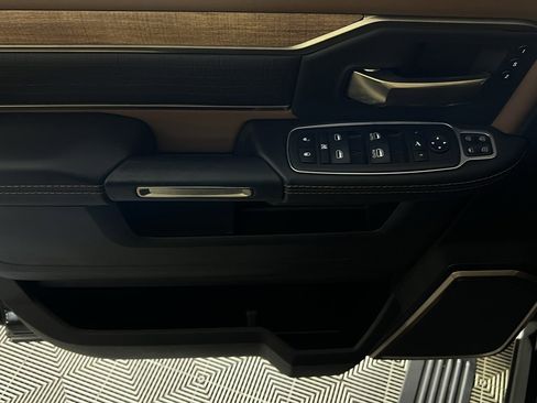 Used 2024 RAM 2500 Limited image 26