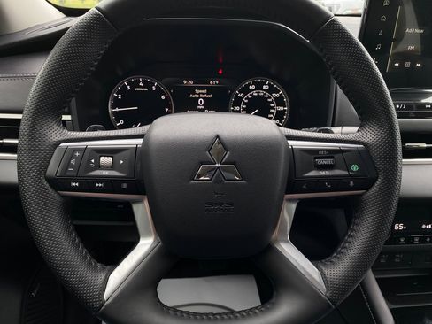 Used 2025 Mitsubishi Outlander SE AWD/4WD image 21