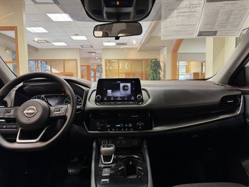 Used 2022 Nissan Rogue SV image 7