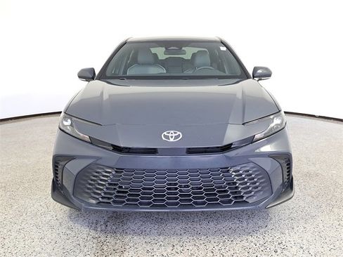 Used 2025 Toyota Camry SE image 3