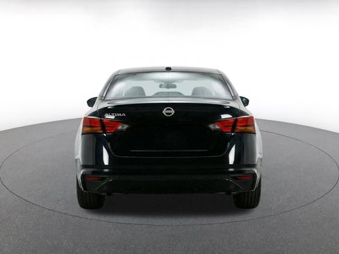 Used 2025 Nissan Altima 2.5 SV FWD image 8