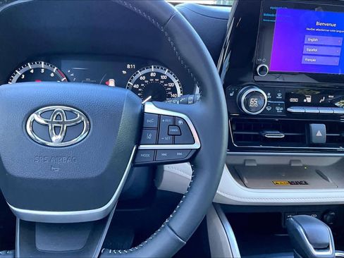 Certified 2025 Toyota Highlander XLE FWD image 25