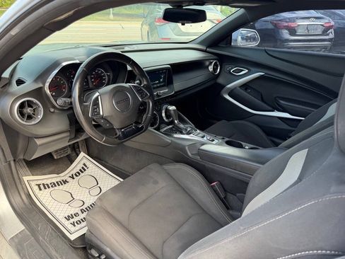 Used 2018 Chevrolet Camaro LT RWD image 9
