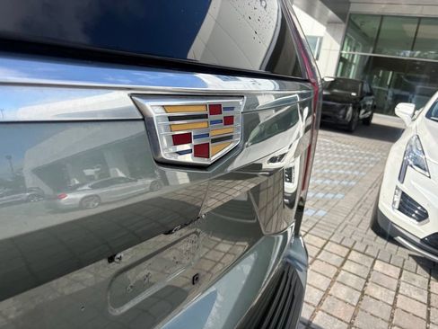 Used 2023 Cadillac Escalade ESV Premium Luxury AWD/4WD image 10