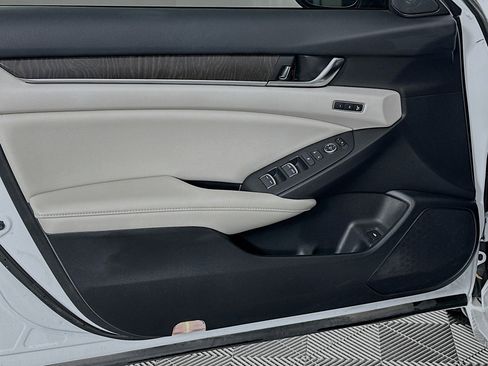 Used 2022 Honda Accord Touring image 19