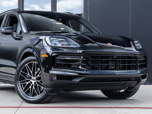 Certified 2026 Porsche Cayenne image 9