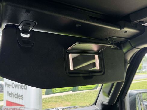 Used 2022 Jeep Wrangler Unlimited Sahara w/ LED Lighting Group AWD/4WD image 9