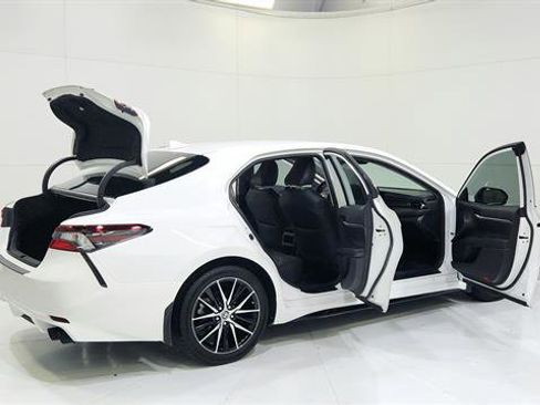 Used 2022 Toyota Camry SE image 32