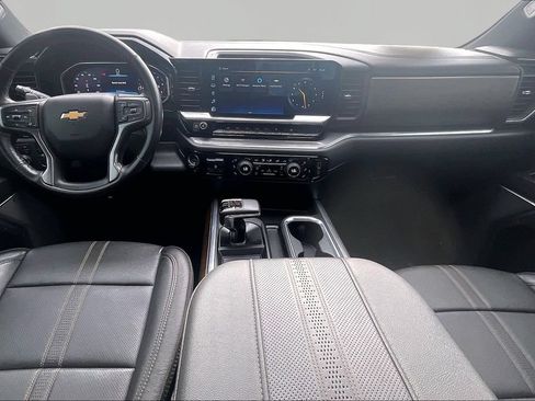 Used 2023 Chevrolet Silverado 1500 High Country w/ High Country Premium Package AWD/4WD image 9