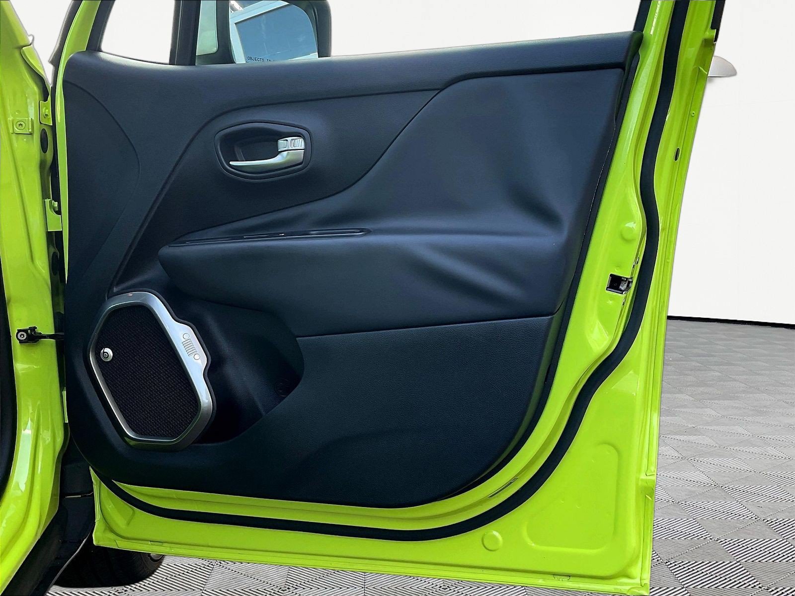Used 2018 Jeep Renegade Limited FWD image 28